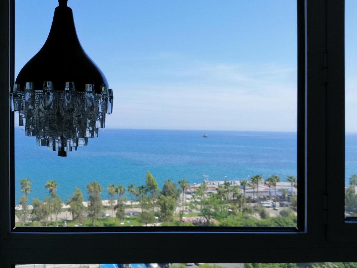 A City-Center Seaview Penthouse At Oceanic 레메소스 외부 사진
