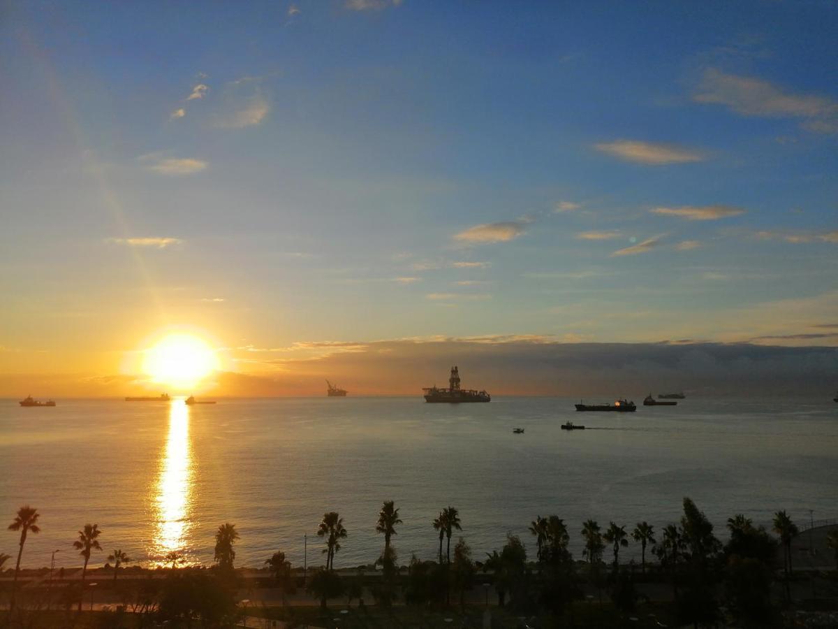 A City-Center Seaview Penthouse At Oceanic 레메소스 외부 사진